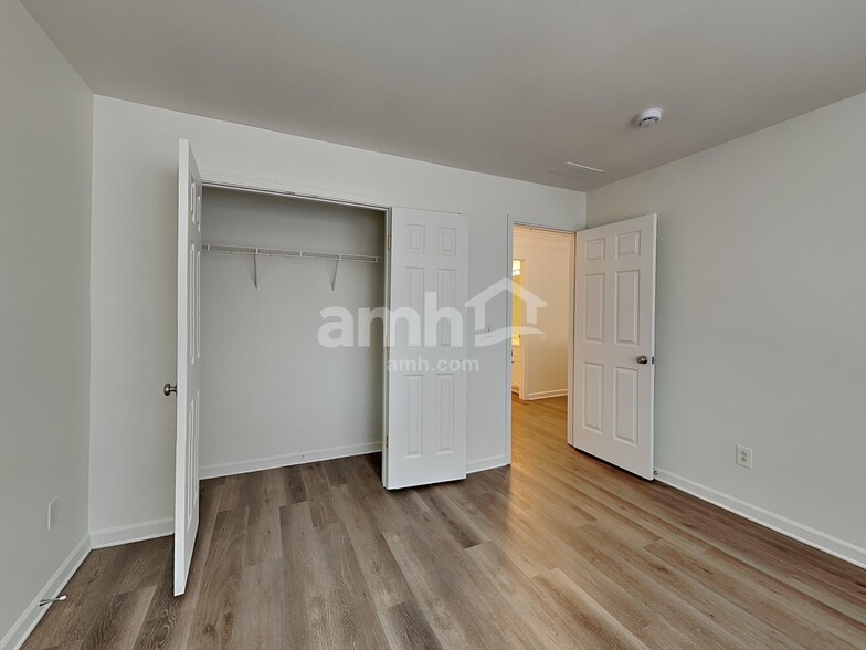 Building Photo - 405 Carphilly Ct