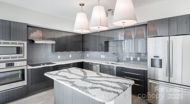 Building Photo - 225 S Poplar St