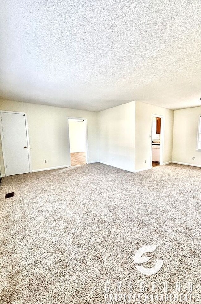 Building Photo - *CHRITMAS SPECIAL LEASE SIGNED BY 12/31/25 GET A MONTH FREE* 3 BEDROOM AVAILABLE NOW - Minutes Fr...