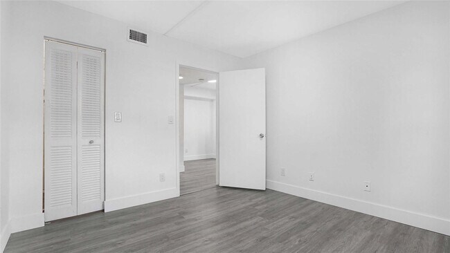 Building Photo - 9466 Boca Cove Cir