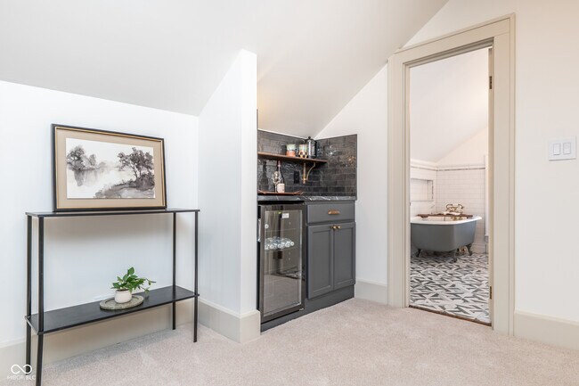 Building Photo - 322 E 37th St