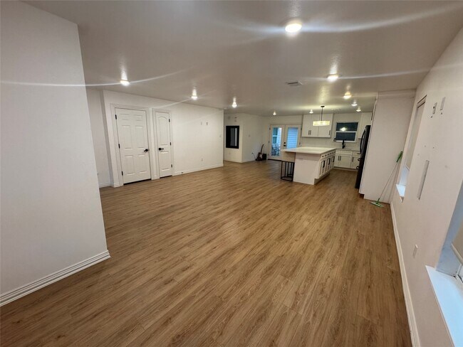 Building Photo - 8125 Sunnyhill St