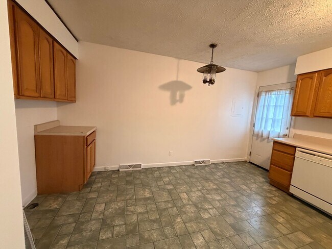 Building Photo - 46 Dantley Dr