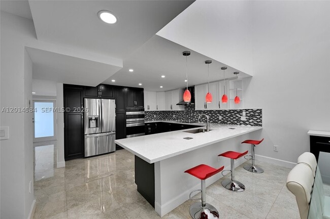 Building Photo - 350 Poinciana Island Dr