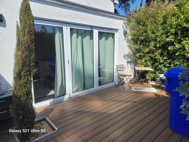 Newly added deck! - 4529 Valencia Dr