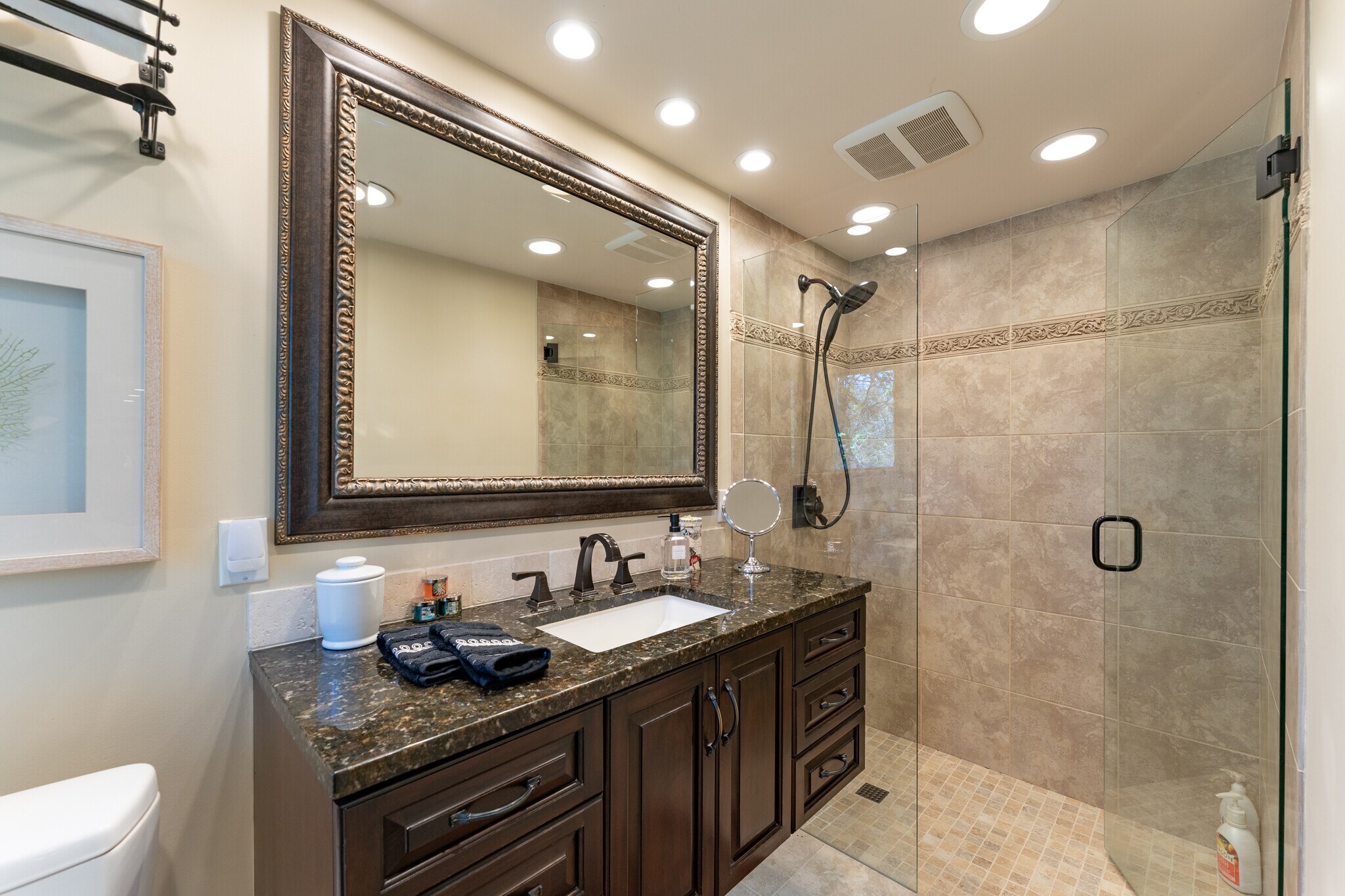 Building Photo - 2744 SW Sherwood Dr