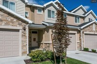Building Photo - Beautiful 4-Bedroom Townhouse in Gated Com...