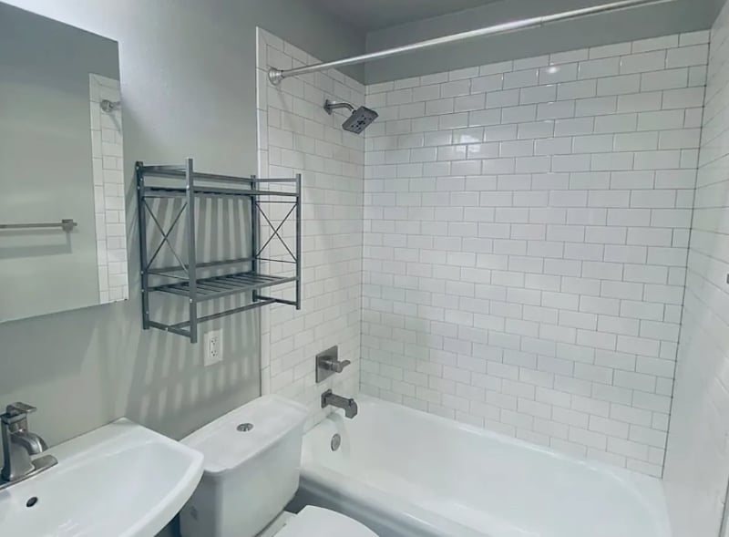 Building Photo - 421 Summit Ave E