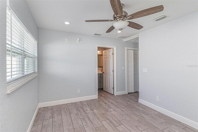 Building Photo - 3602 E 33rd Ave