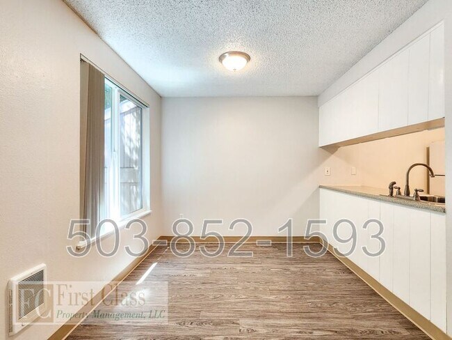 Building Photo - 3648 SW Beaverton Hillsdale Hwy