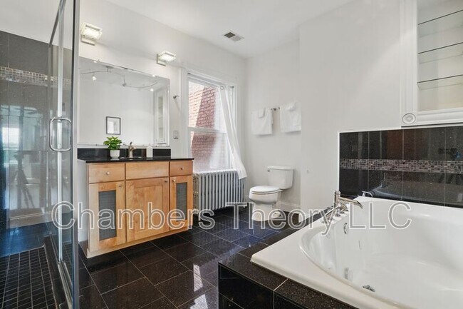 Building Photo - 136 R St NE