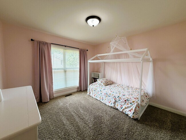 Building Photo - 8123 Autumn Dr