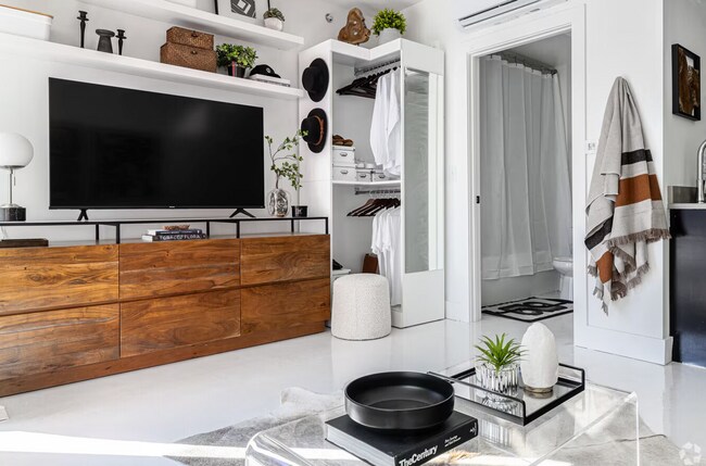 Building Photo - Signal Hill Studios