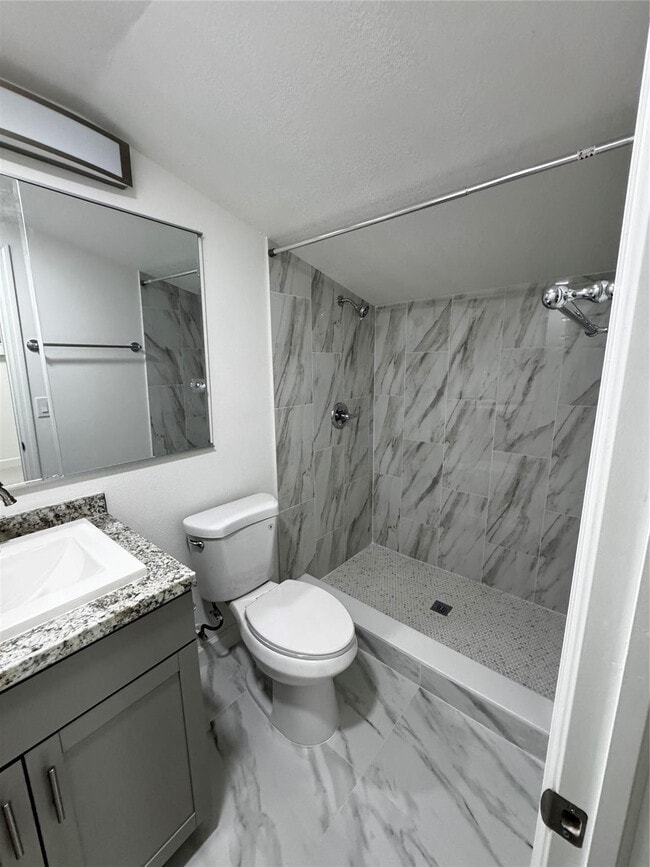 Building Photo - 626 37th St