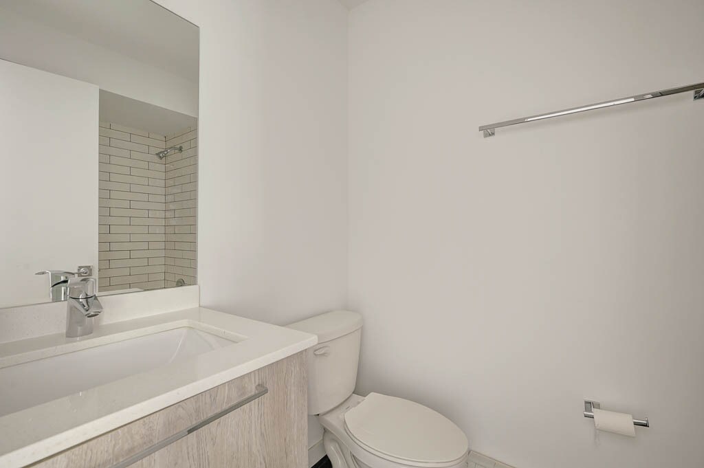 Building Photo - 7620 N Sheridan Rd