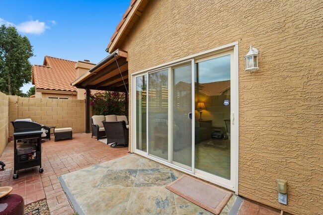 Building Photo - **COMING FEB 1st** Stylish Split-Floorplan Home in North Scottsdale
