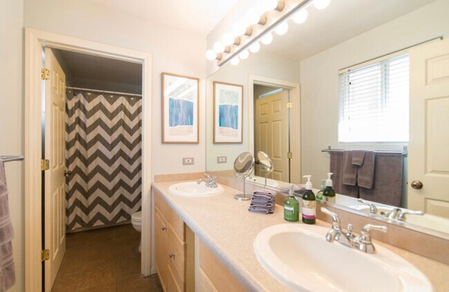 Building Photo - 1705 Logan Ave