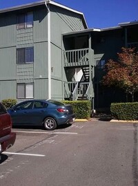 Building Photo - Cozy 1 Bedroom in the By The Green Community.