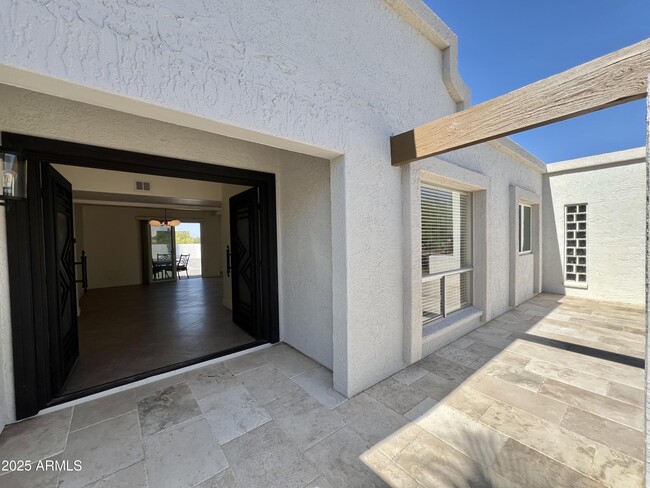 Building Photo - 4847 E Calle de Las Estrellas Rd
