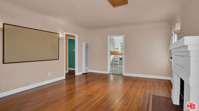 Building Photo - 6180 Oak Crest Way