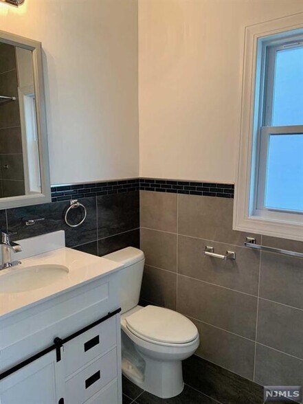 Building Photo - 231 Cleveland Ave