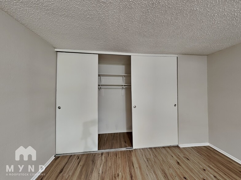 Building Photo - 605 Pyramid Dr