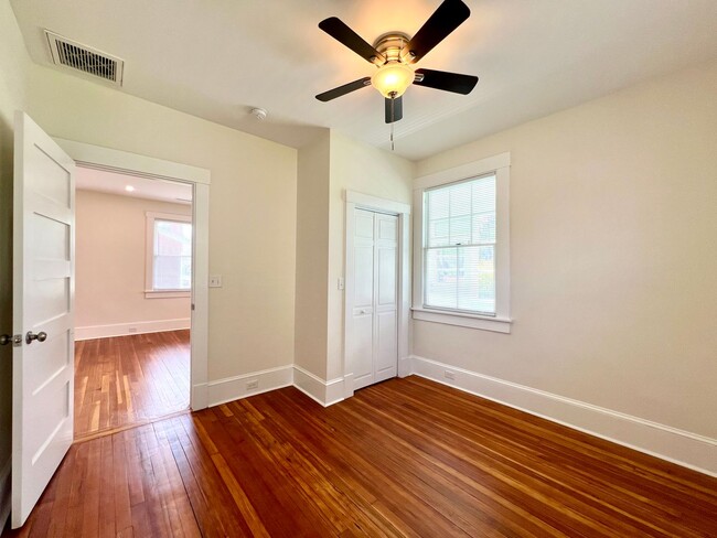 Building Photo - Charming 2 Bedroom Home - All utilities in...