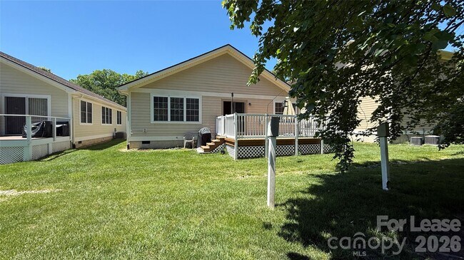 Building Photo - 114 Fairway View Dr