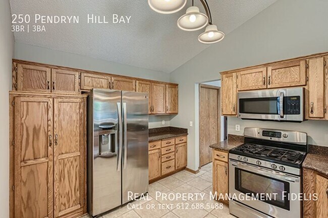 Building Photo - Fantastic 3 Bed, 3 Bath Home in Woodbury. ...