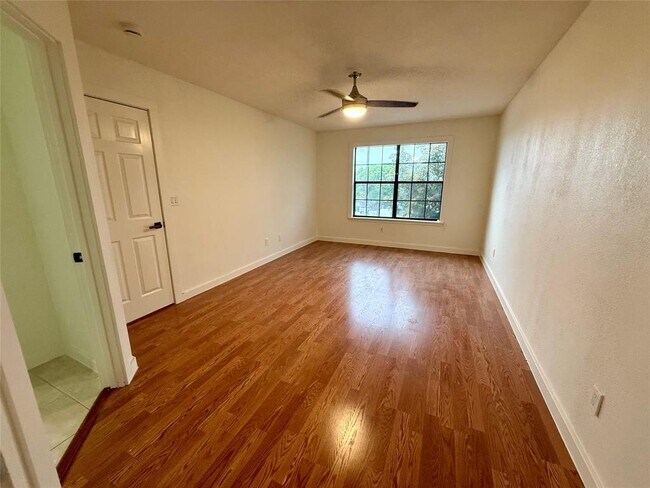 Building Photo - 21003 Boggy Ford Rd