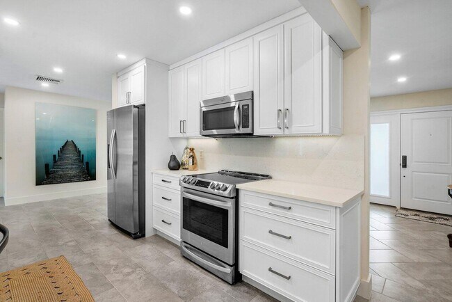 Building Photo - 2021 NW 3rd Ave