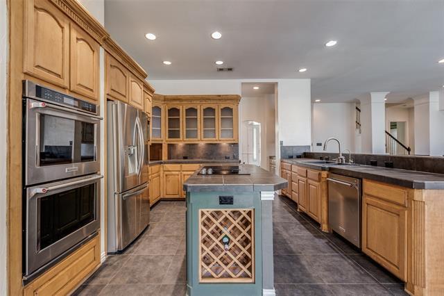 Building Photo - 4684 Old Pond Dr
