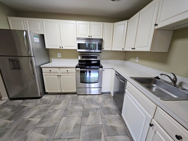 Building Photo - 11305 Commonwealth Dr