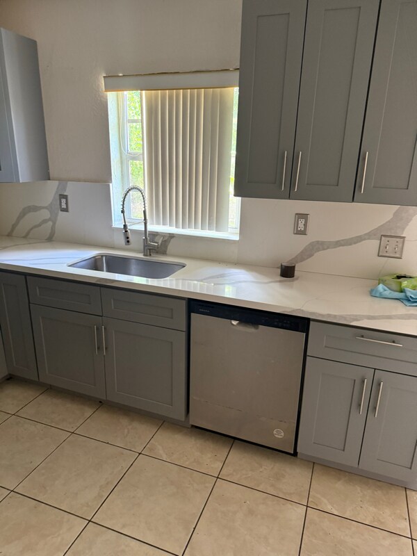 Building Photo - 328 S Biscayne River Dr