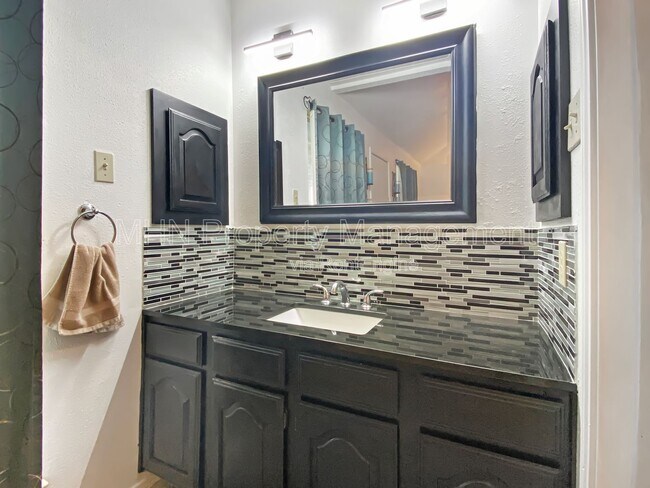 Building Photo - 9609 Woodland Hills