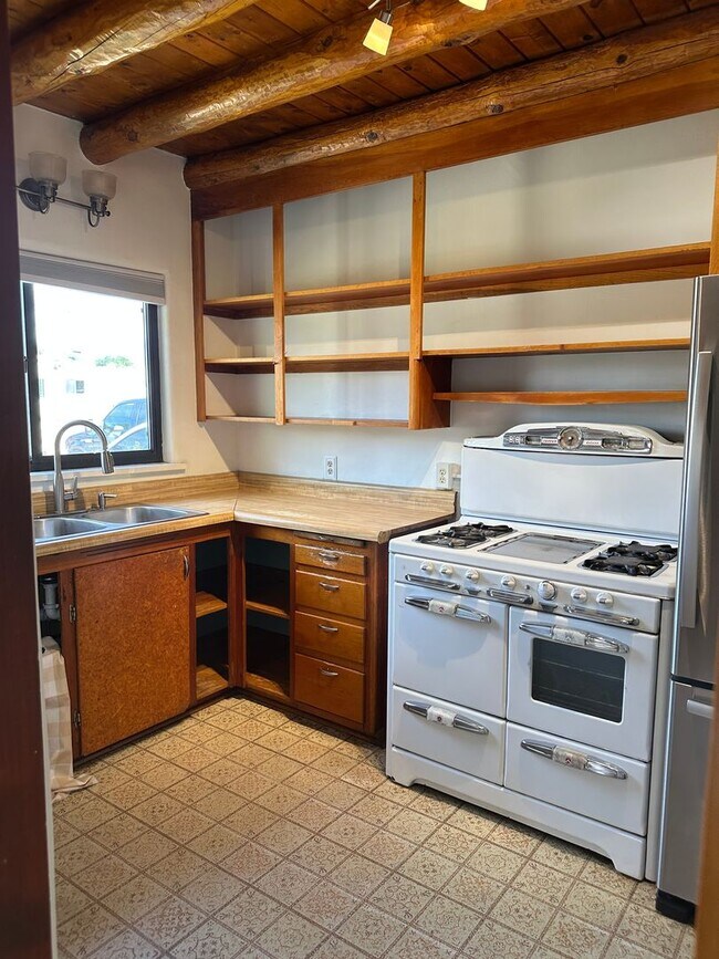 Building Photo - 1361 Santa Rosa Dr