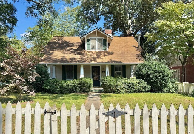 Primary Photo - Downtown Statesville - 4 BR / 2 BA