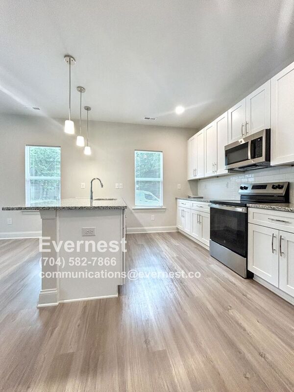 Building Photo - 106 Elwood St