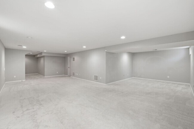 Building Photo - Experience the perfect blend of comfort, style, and functionality in this beautifully designed fo...