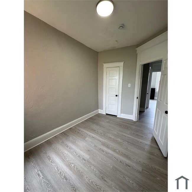 Building Photo - 3 Bedroom with Basement