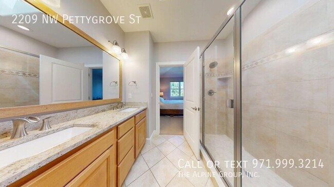 Building Photo - 2209 NW Pettygrove St