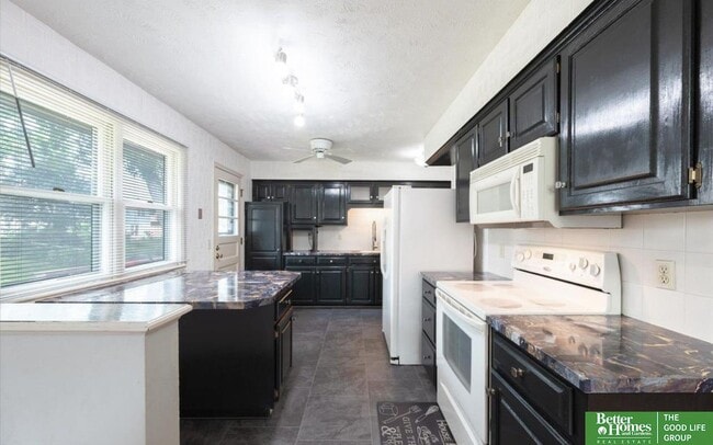 Building Photo - 10329 V St