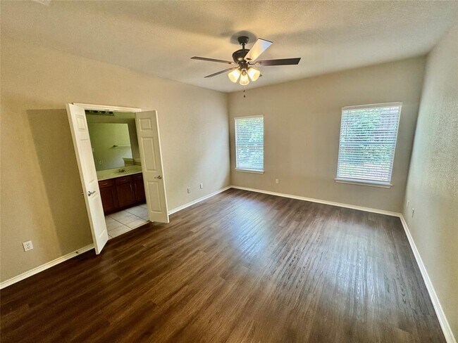 Building Photo - 2110 Charlotte Estates Dr