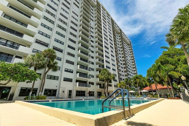 Building Photo - 3200 Port Royale Dr N