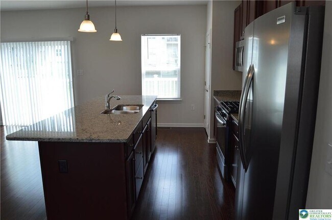 Building Photo - 2332 Raya Wy