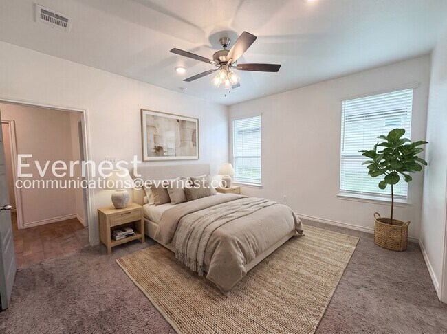 Building Photo - Limited Time Special Offer / 4 Bed, 2 Bath Home with Garage / Pet-Friendly / Vouchers Accepted / ...
