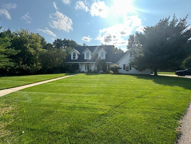 Building Photo - Five Bedroom Home on Almost Two Acres!