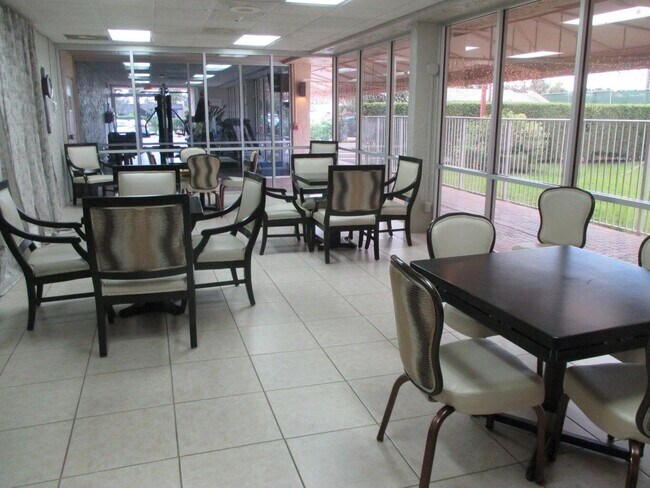 Building Photo - 154 Lake Meryl Dr