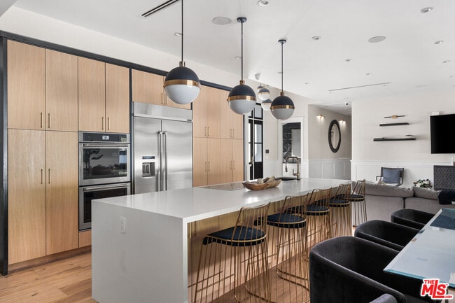 Building Photo - 13339 Margate St