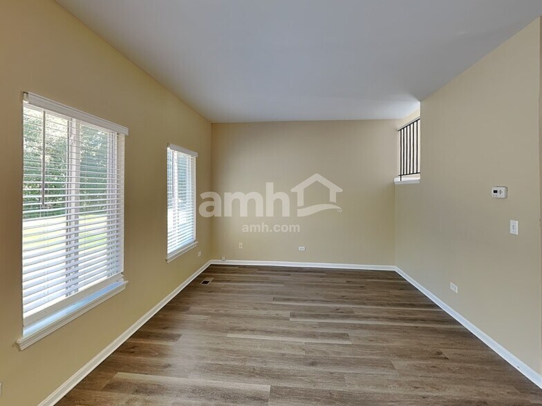 Building Photo - 2828 Sun Valley Dr